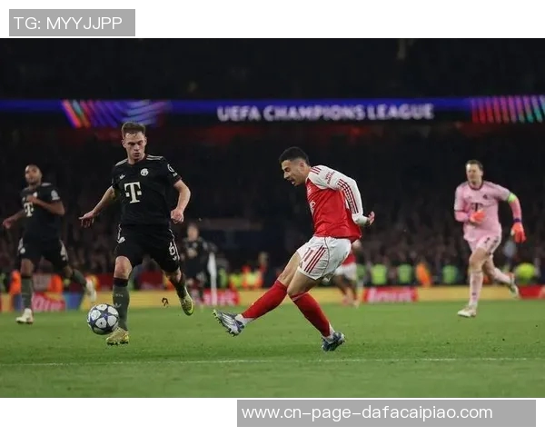 欧足联宣布对拜仁罚款七万欧因球迷在阿森纳客战中违规行为 欧足联宣布对拜仁罚款七万欧因球迷在阿森纳客战中违规行为