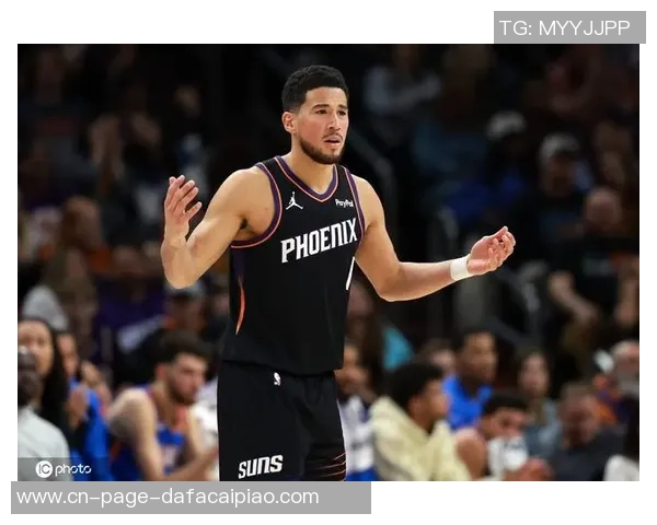 布克高效表现仅用26分钟砍下19分3助攻成为球队绿叶助力胜利