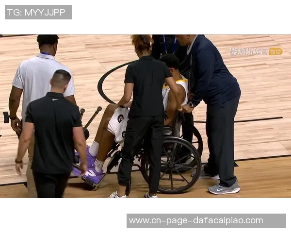 布克第三节火力全开砍下16分不幸崴脚提前离场球队急需他的回归