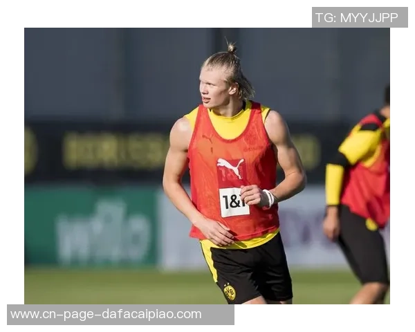 哈兰德社媒晒球鞋照展现幽默一面却依旧保持严肃风格 哈兰德社媒晒球鞋照展现幽默一面却依旧保持严肃风格